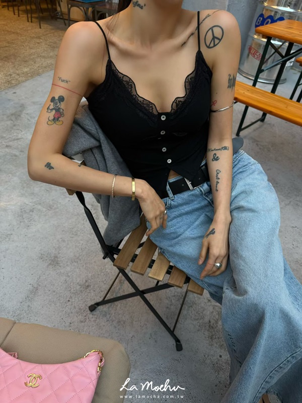 貝殼扣蕾絲罩杯背心